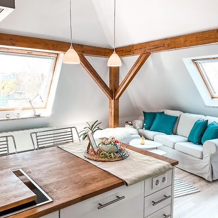 Stilvolle Dachgeschosswohnung In Duesternbrook Kiel Exteriör bild